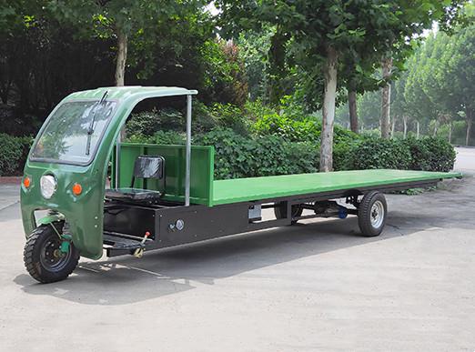 電動平板車是以電池為動力,以電機(jī)為驅(qū)動的拉貨或拉人的運(yùn)輸工具
